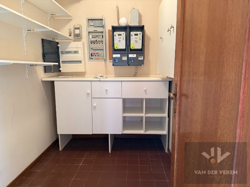 Te renoveren, ruim, centraal en toch rustig gelegen glvl 2-slpkapp met ruim terras nabij centrum Halveweg Zonhoven foto 18