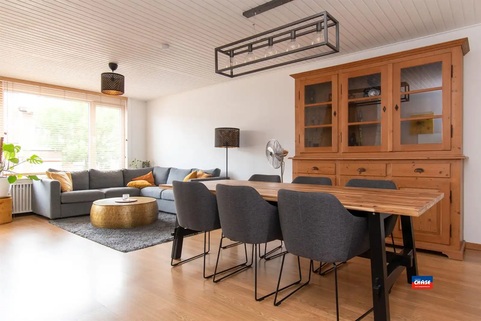 Appartement met 2 slpks, terras, berging en garagebox foto 2