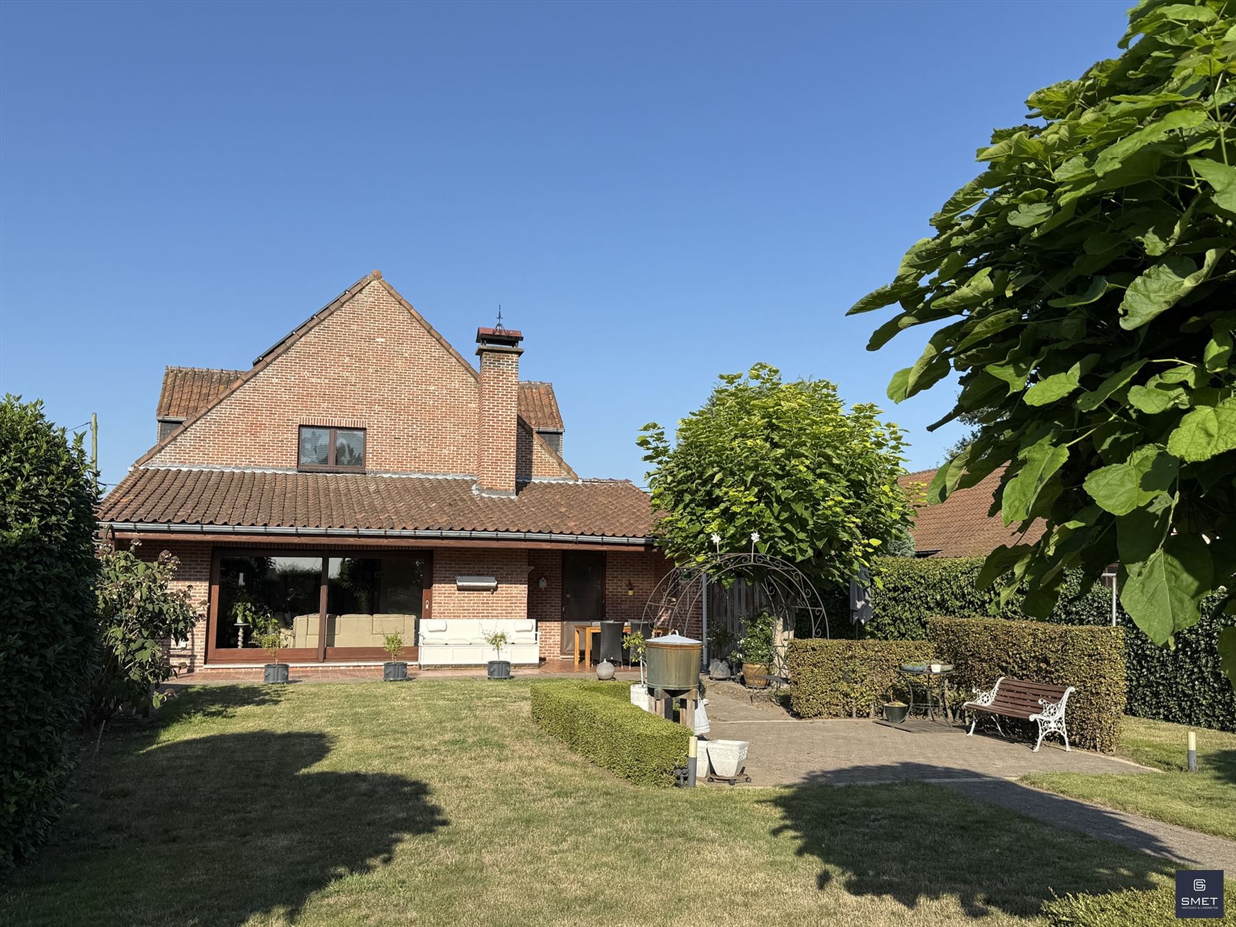 Villa in groene omgeving foto 2