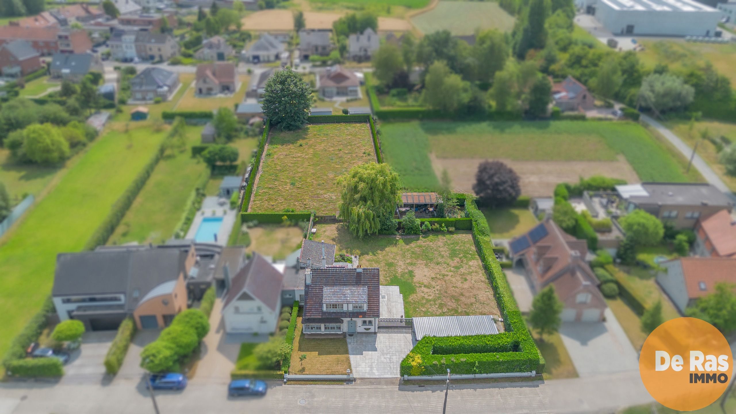 AALST – Halfopen bebouwing met villa-allure op 3114 m² foto 2