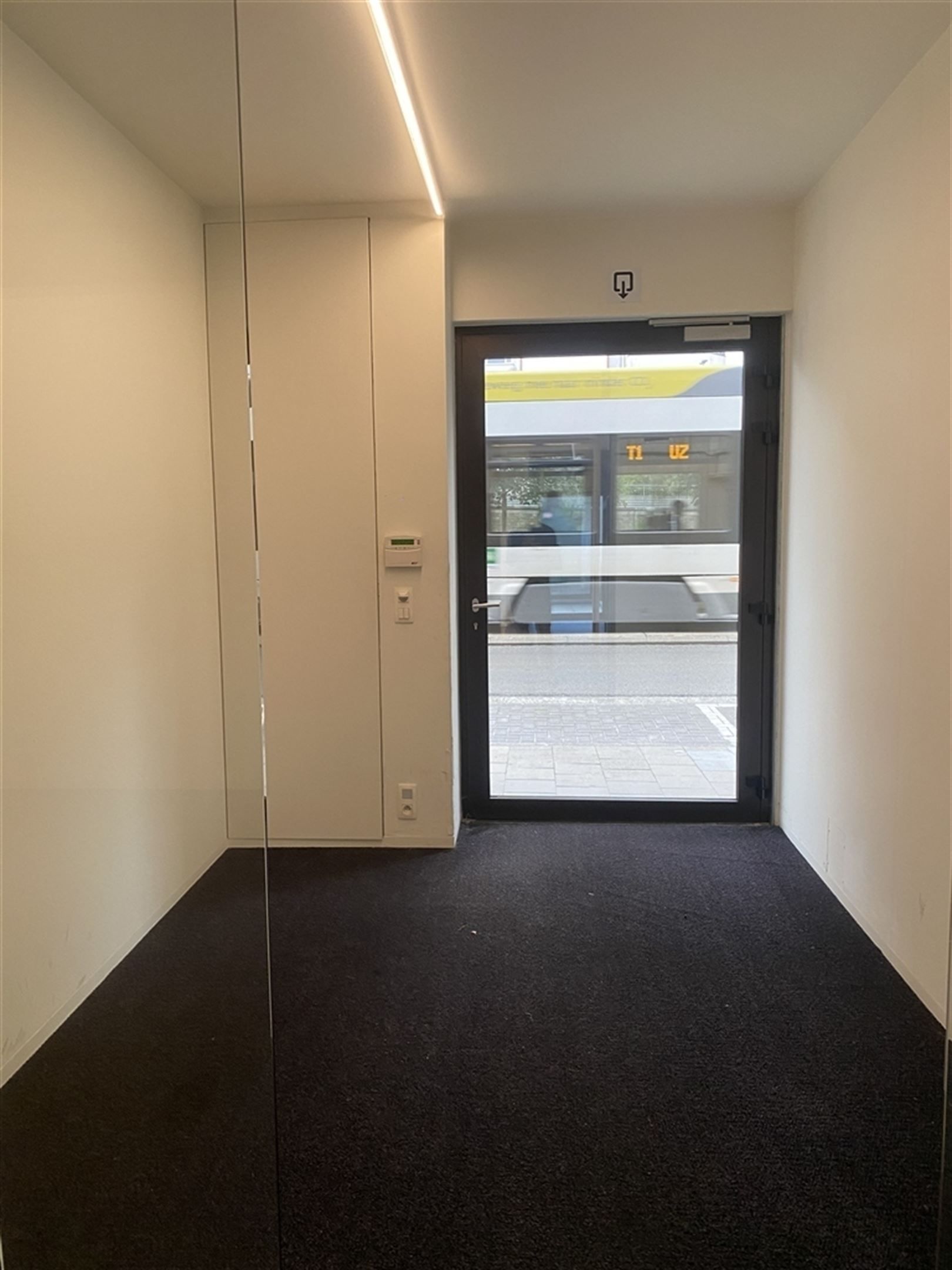 Gerenoveerd kantoor op commerciële zichtlocatie bij Zuidpark foto 13