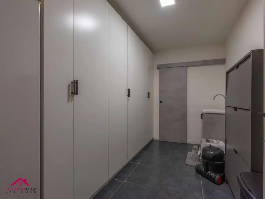 Instapklare woning met handelsruimte in gesloten bebouwing foto 19