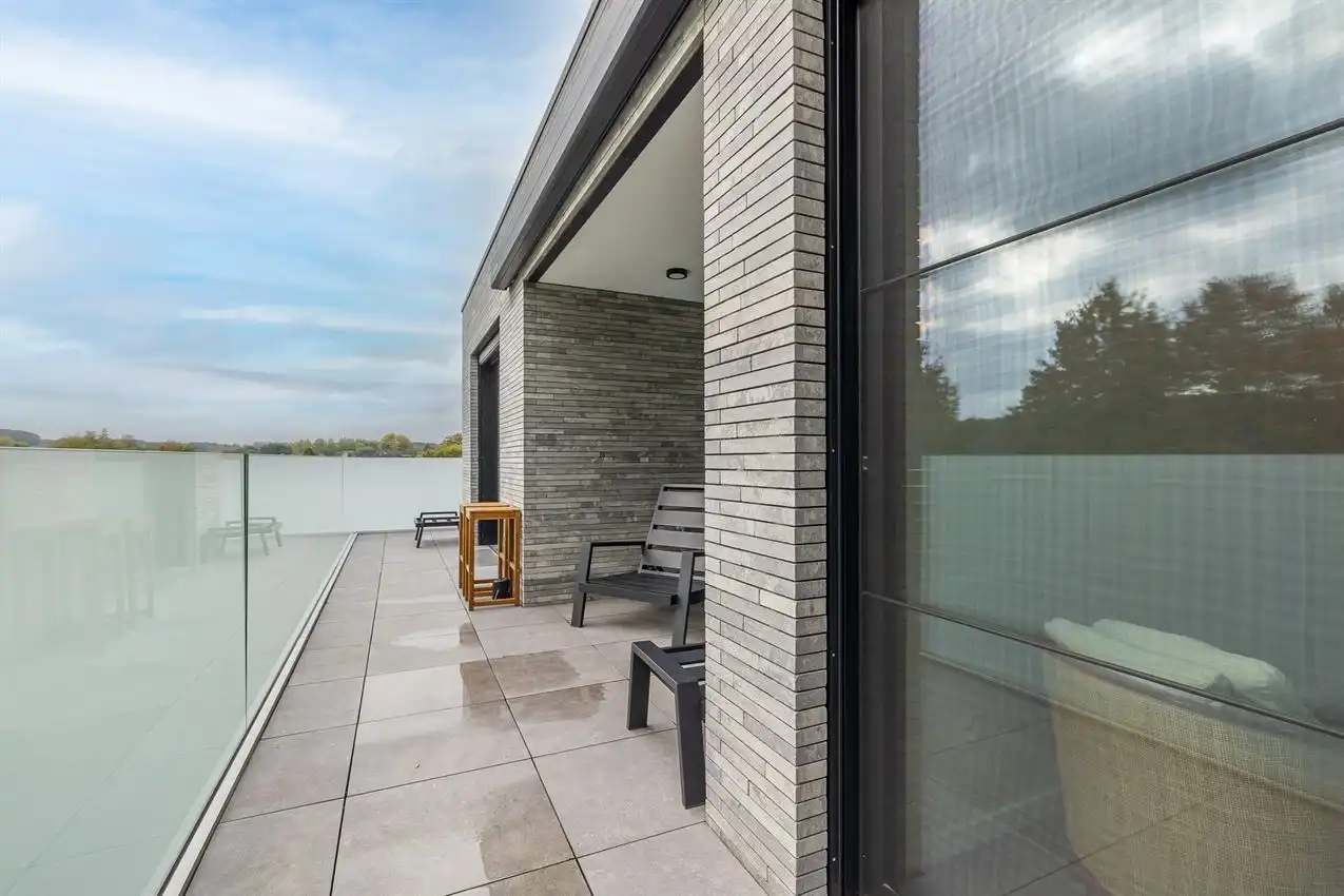 Gemeubelde penthouse met 2 slpk, ruim terras en autostaanplaats foto 22