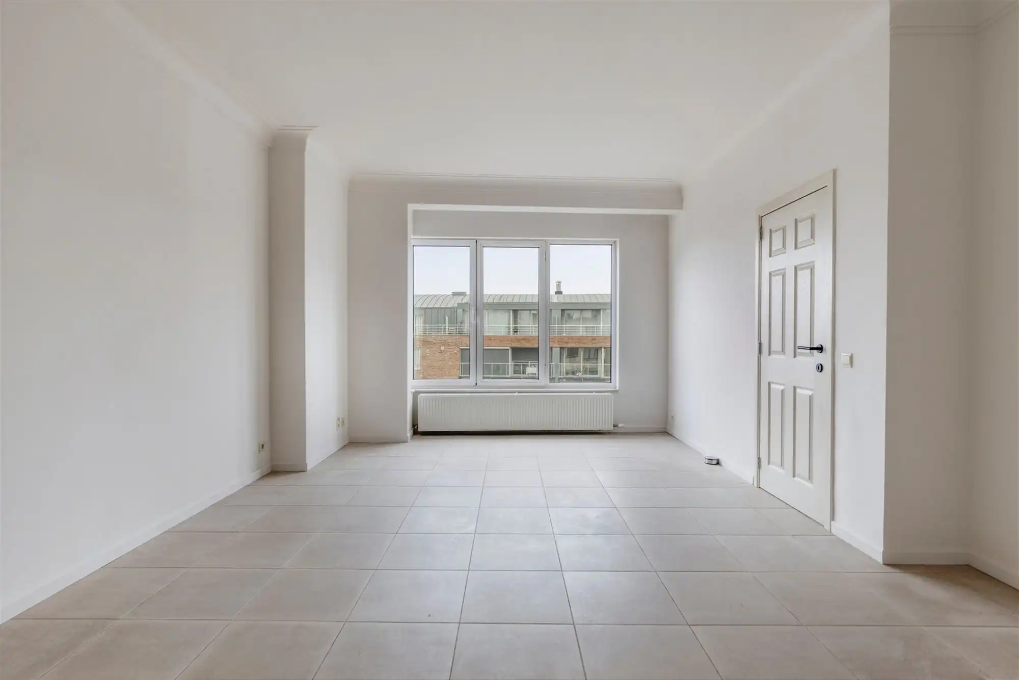 Instapklaar appartement met terras op centrale locatie foto 2