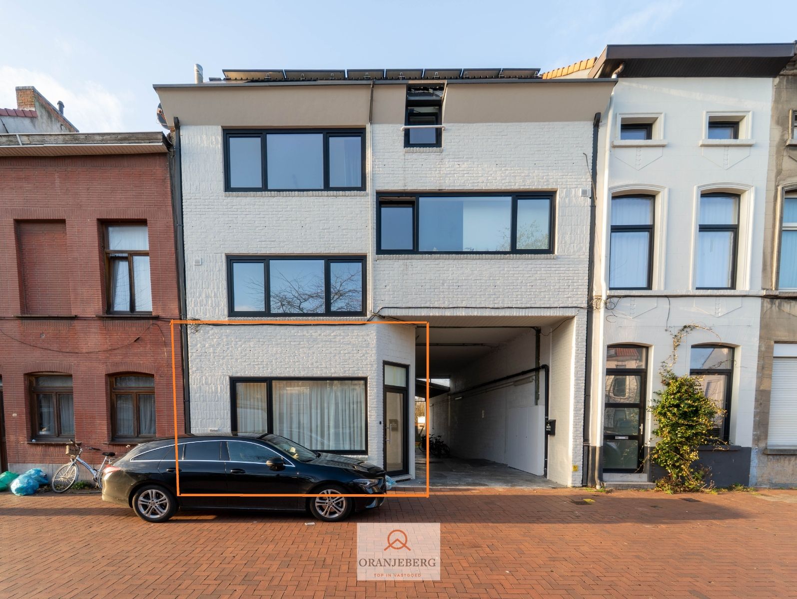 Lichtrijke handels-/ kantoorruime te koop te Sint-Amandsberg foto 2