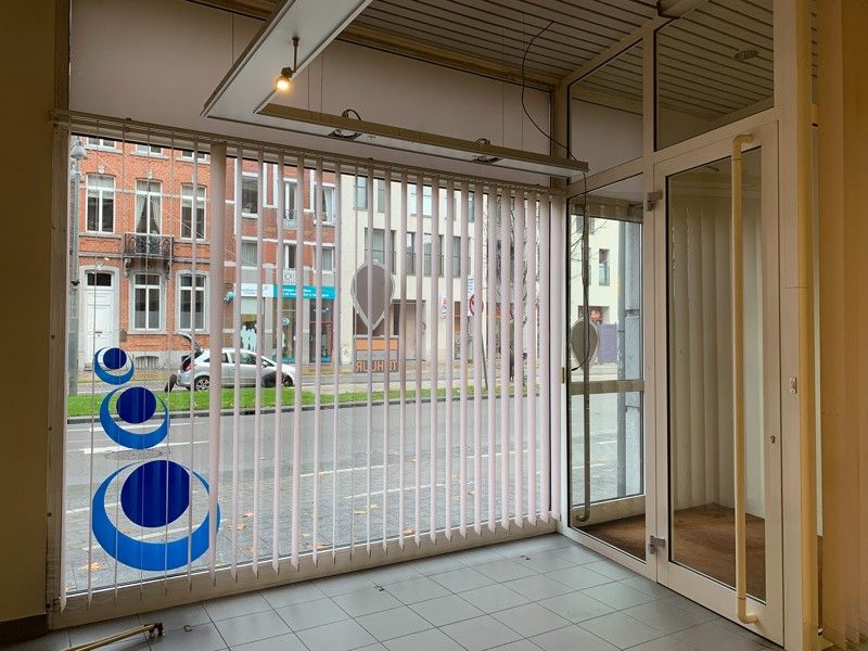 Actueel verhuurd - goed gelegen handelsgelijkvloers foto 2