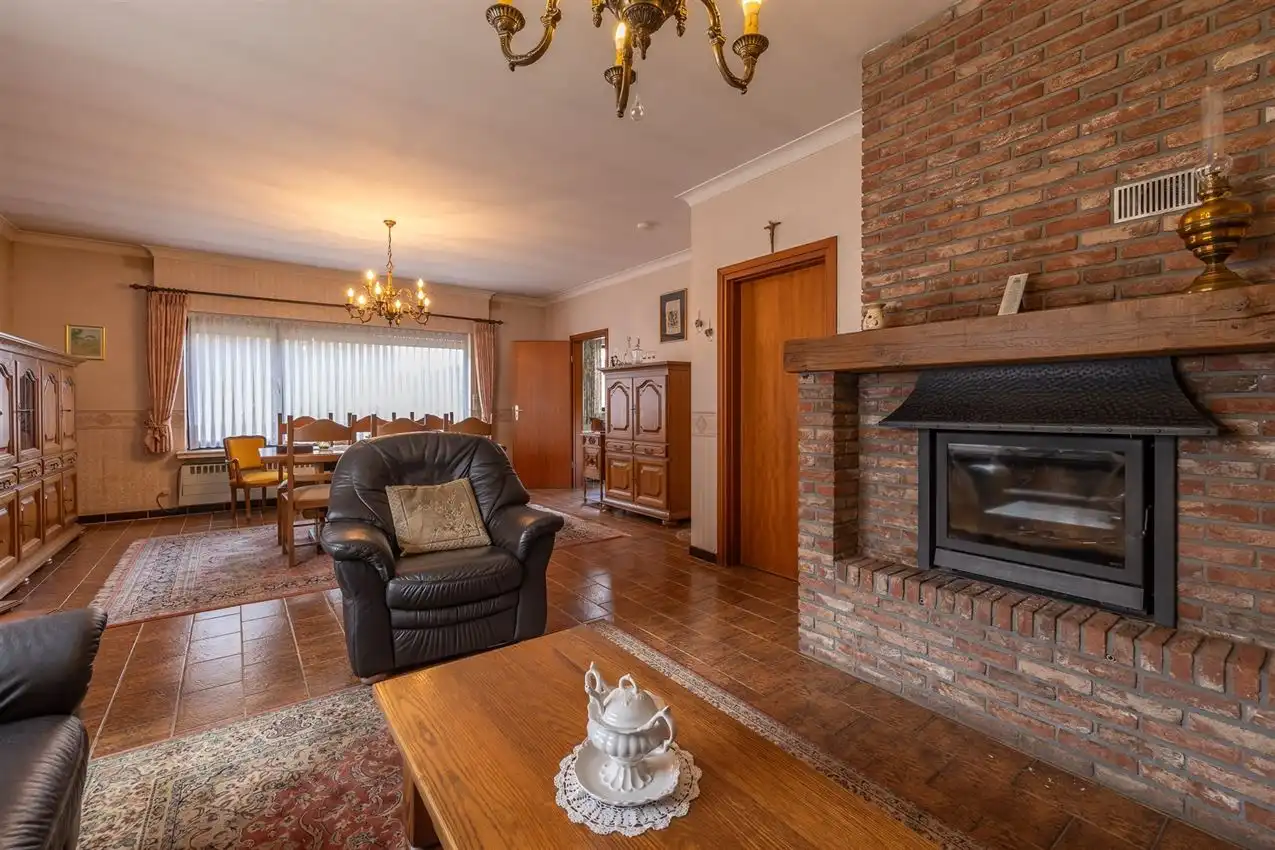 Handspand met ruime woonst en magazijn foto 33