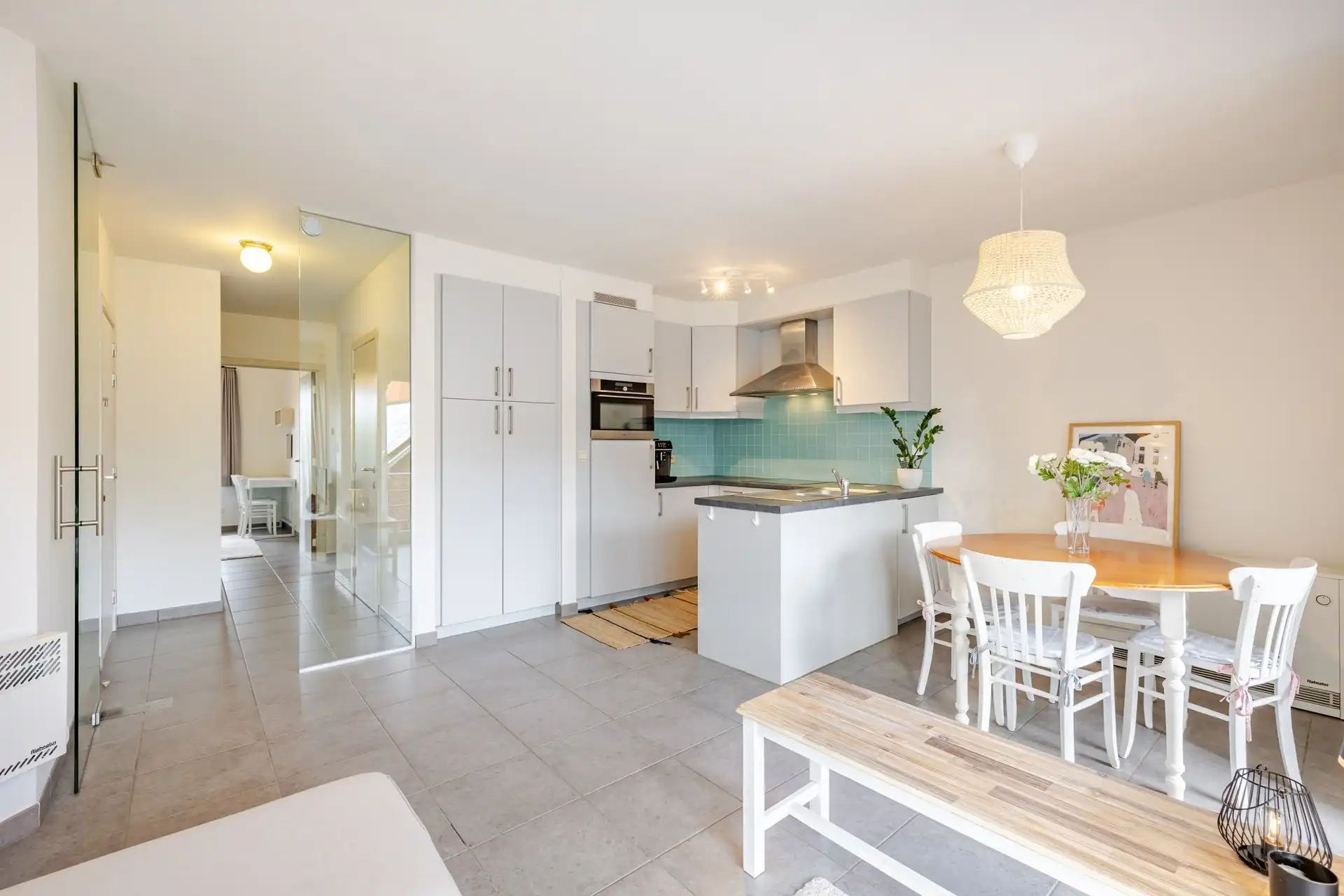 Instapklaar appartement met terras op uitstekende ligging in Erembodegem foto 8