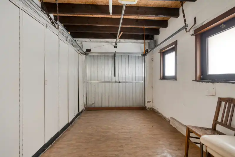 HALFOPEN BEBOUWING MET VEEL RENOVATIEPOTENTIEEL EN RUIM DAKTERRAS foto 7