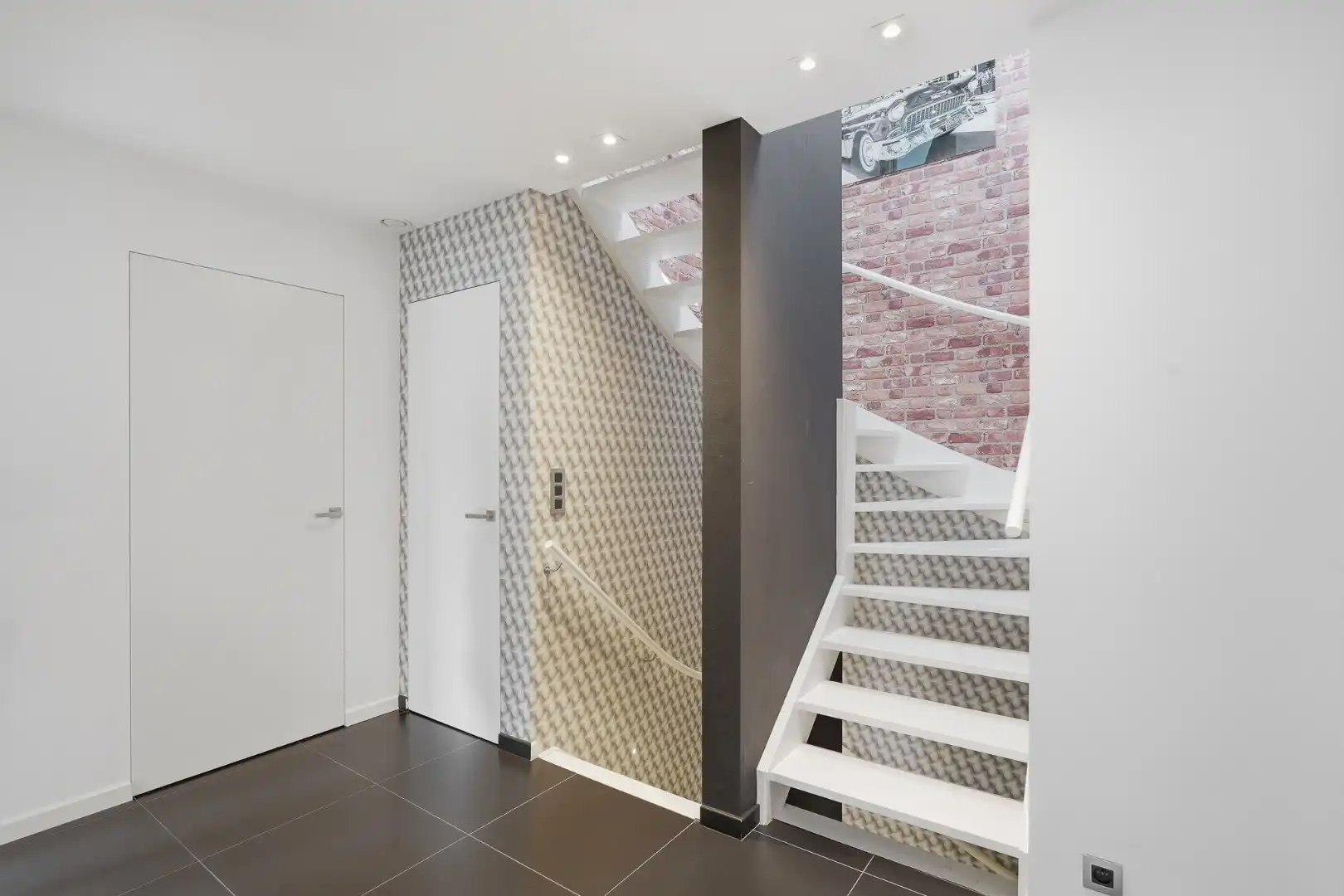 Moderne halfopen bebouwing met zonnige tuin en hoogwaardige afwerking foto 15