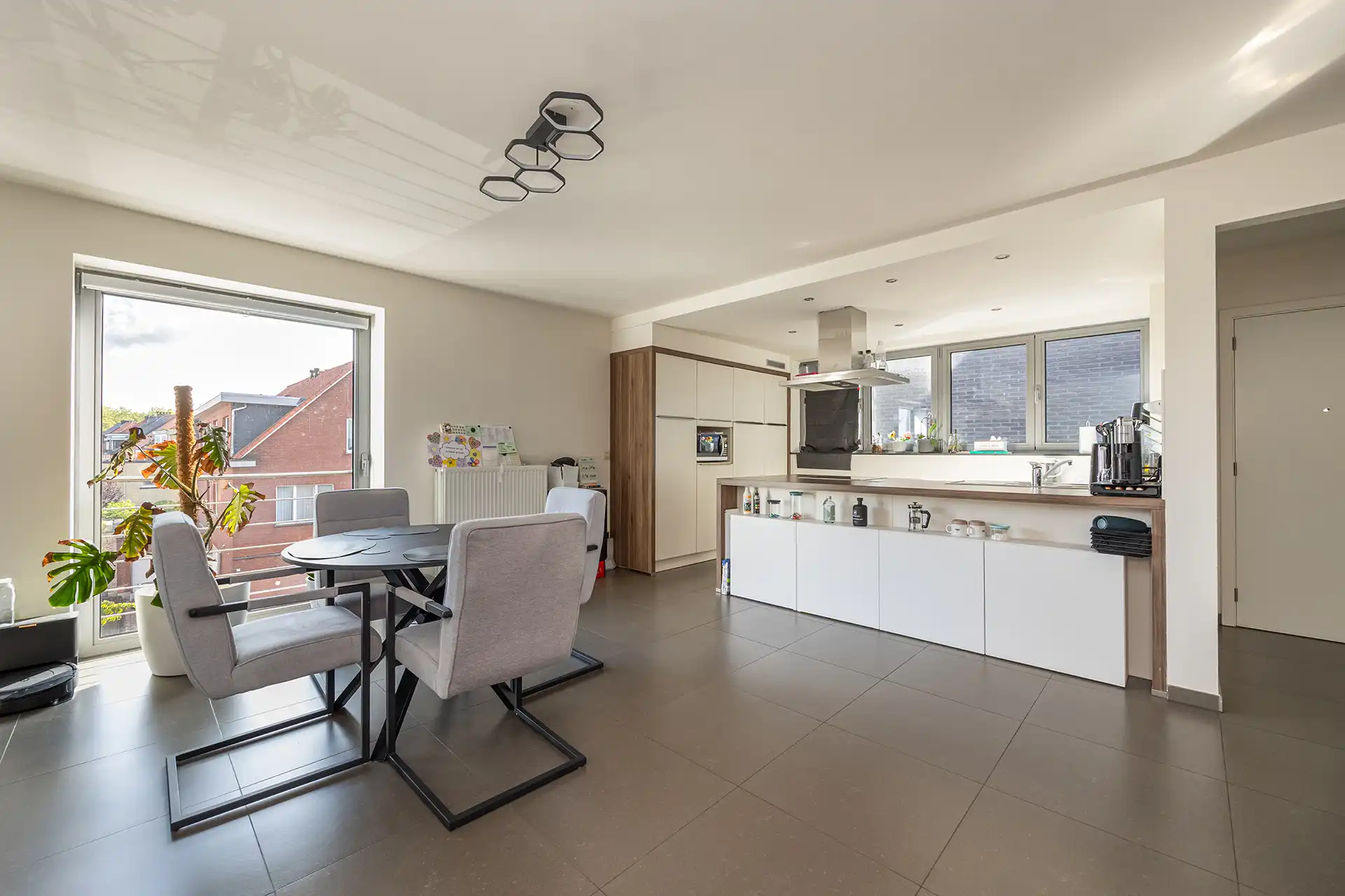 Duplexapp. met terras,  2slp + garagebox te huur in Merksem foto 4