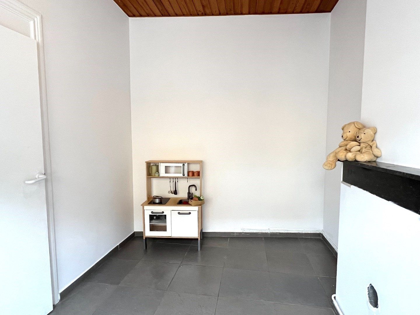 Instapklare rijwoning met tuin en 2 slaapkamers te koop te Harelbeke. foto 13
