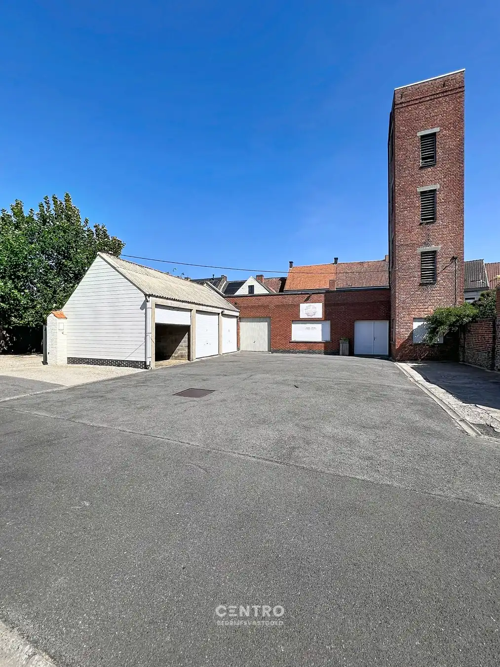 Prachtig herenhuis (thans restaurant met woning) met parkeerterrein en 3 garages op 50m van de Markt van Ingelmunster! Uitbreiding met naastgelegen huis voor B&B mogelijk. foto 32