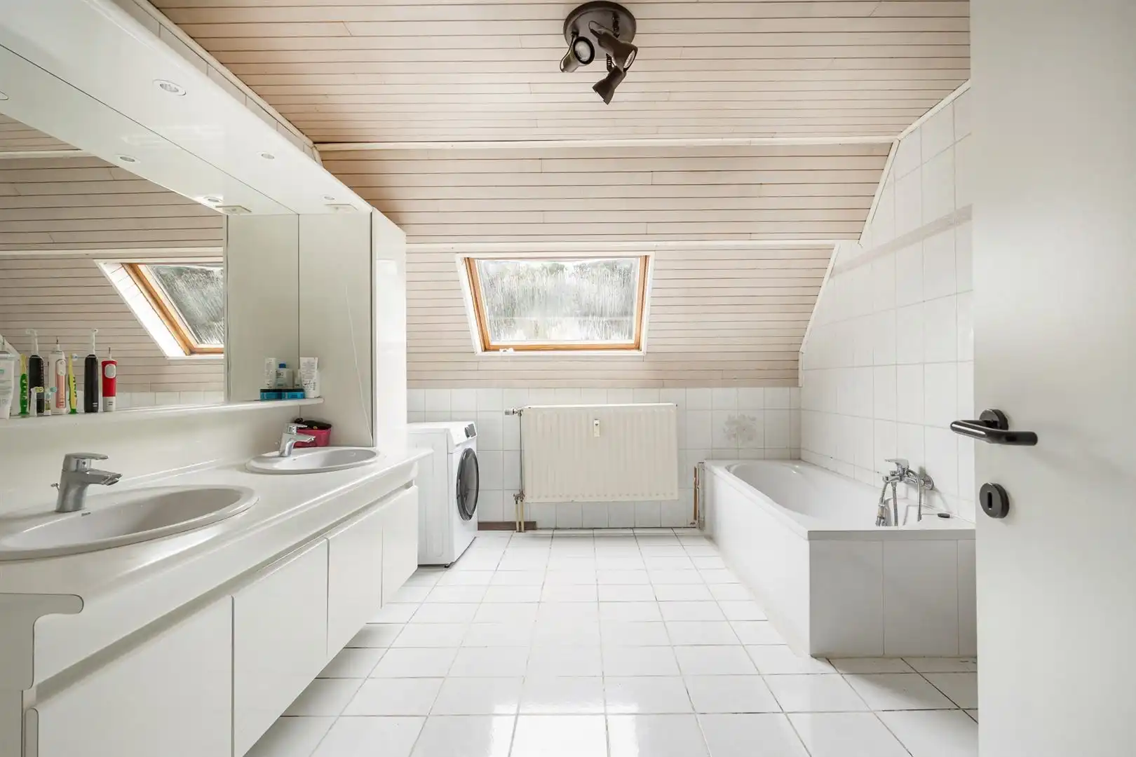 Ruim appartement met 4 slaapkamers en tuin! foto 10