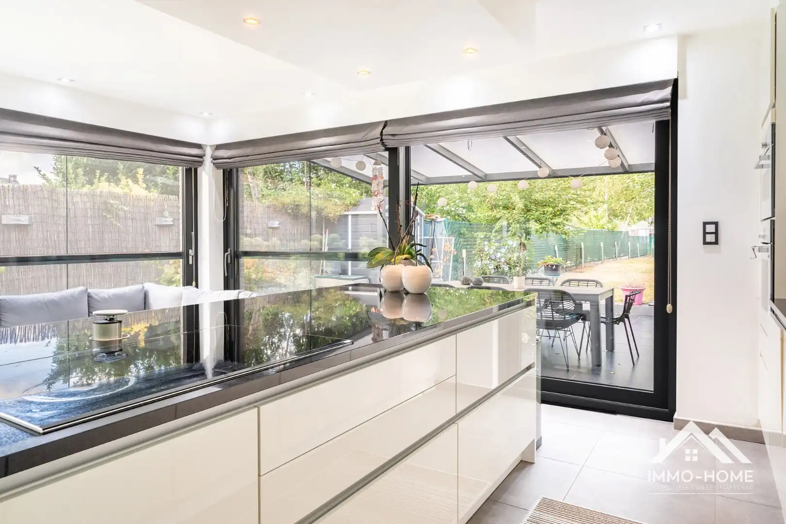 Jonge recente woning met heel veel volume! foto 3