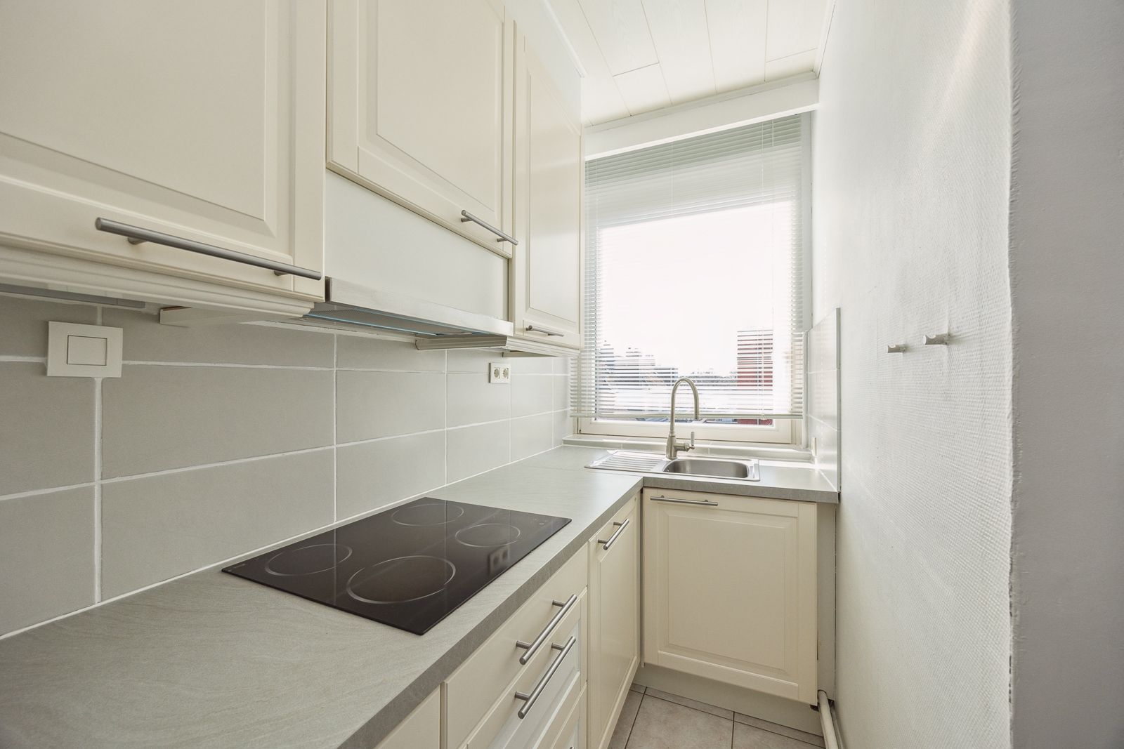 Instapklaar appartement met garagebox in Kapellen ! foto 7