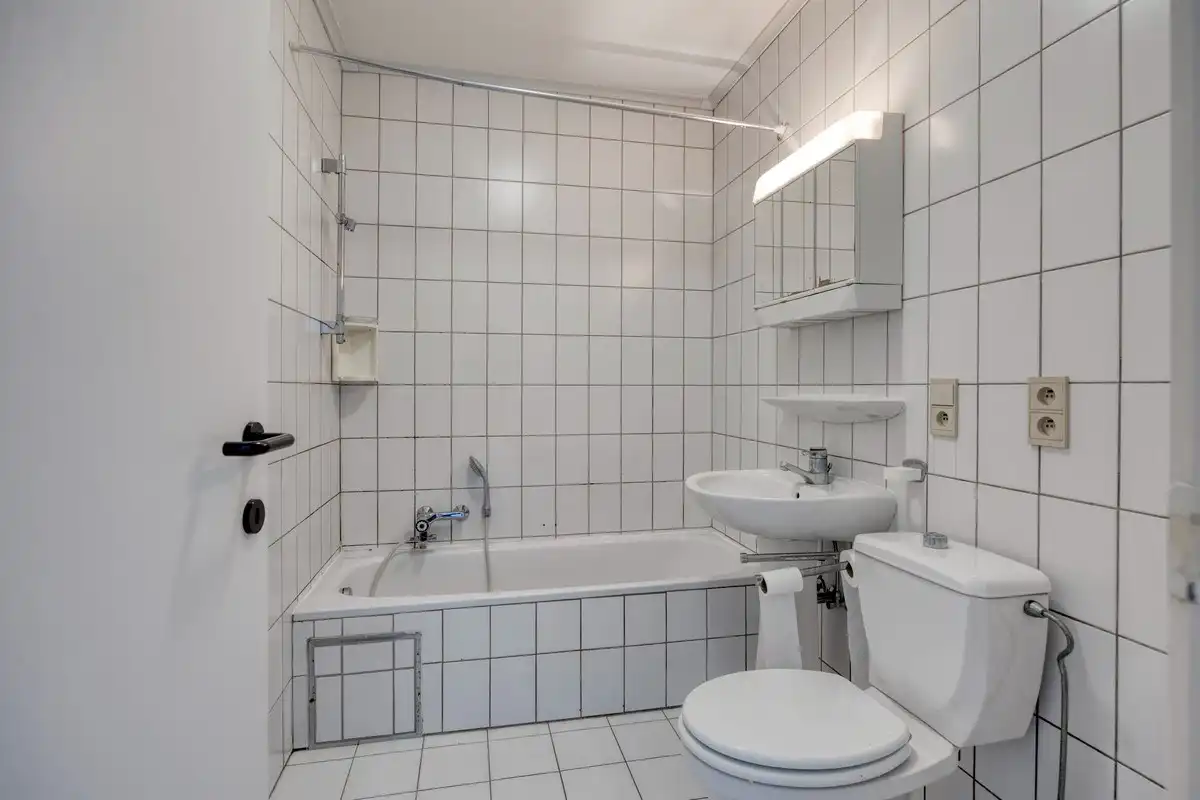 Opbrengsteigendom met 3 appartementen en 7 garages foto 12