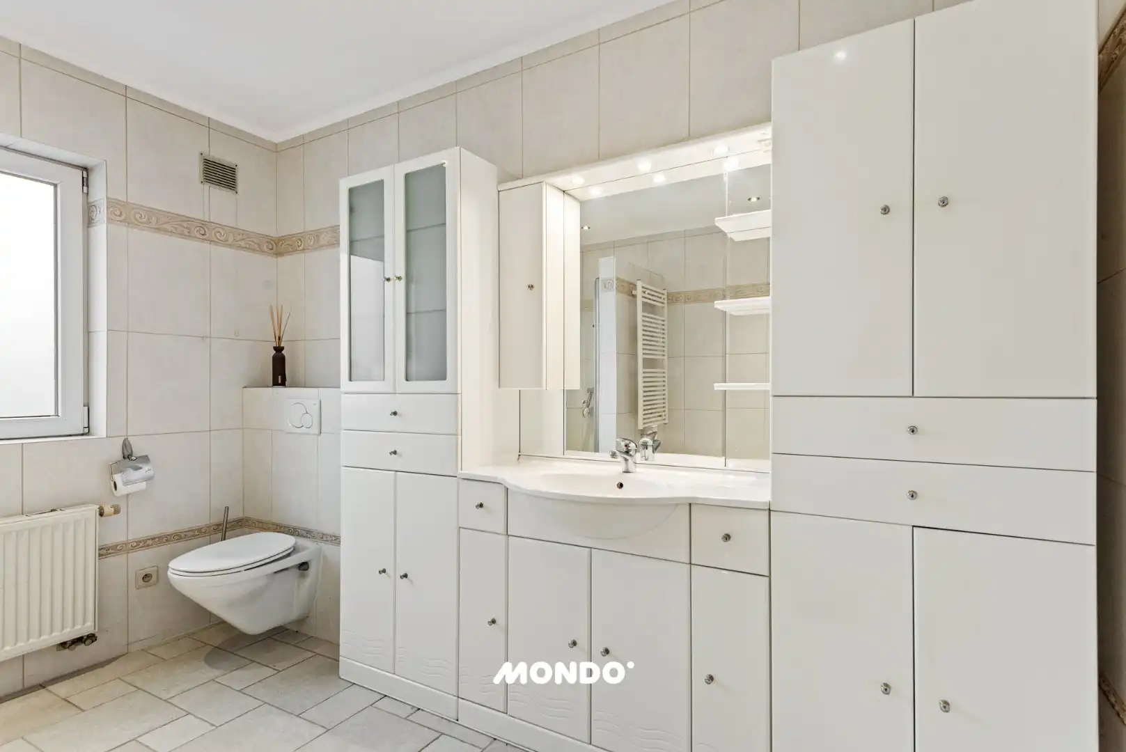 Gelijkvloers appartement met ruim terras en garage in Reet foto 14