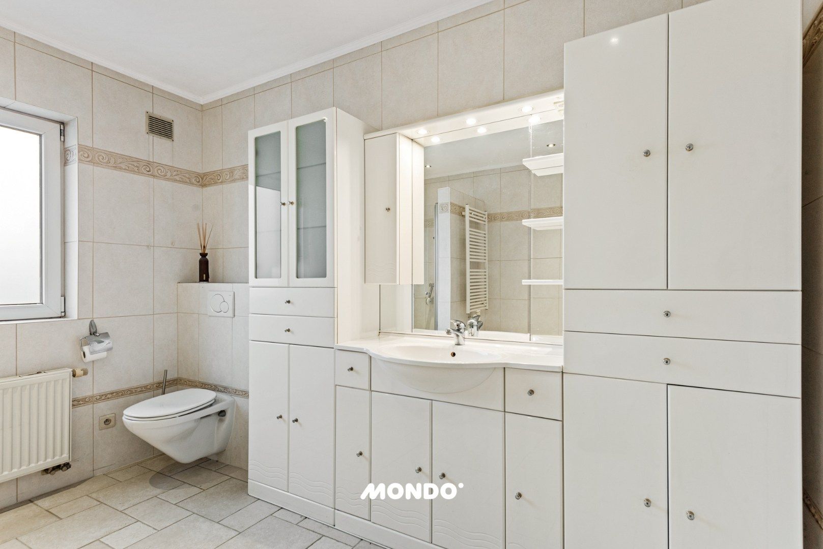 Gelijkvloers appartement met ruim terras en garage in Reet foto 14