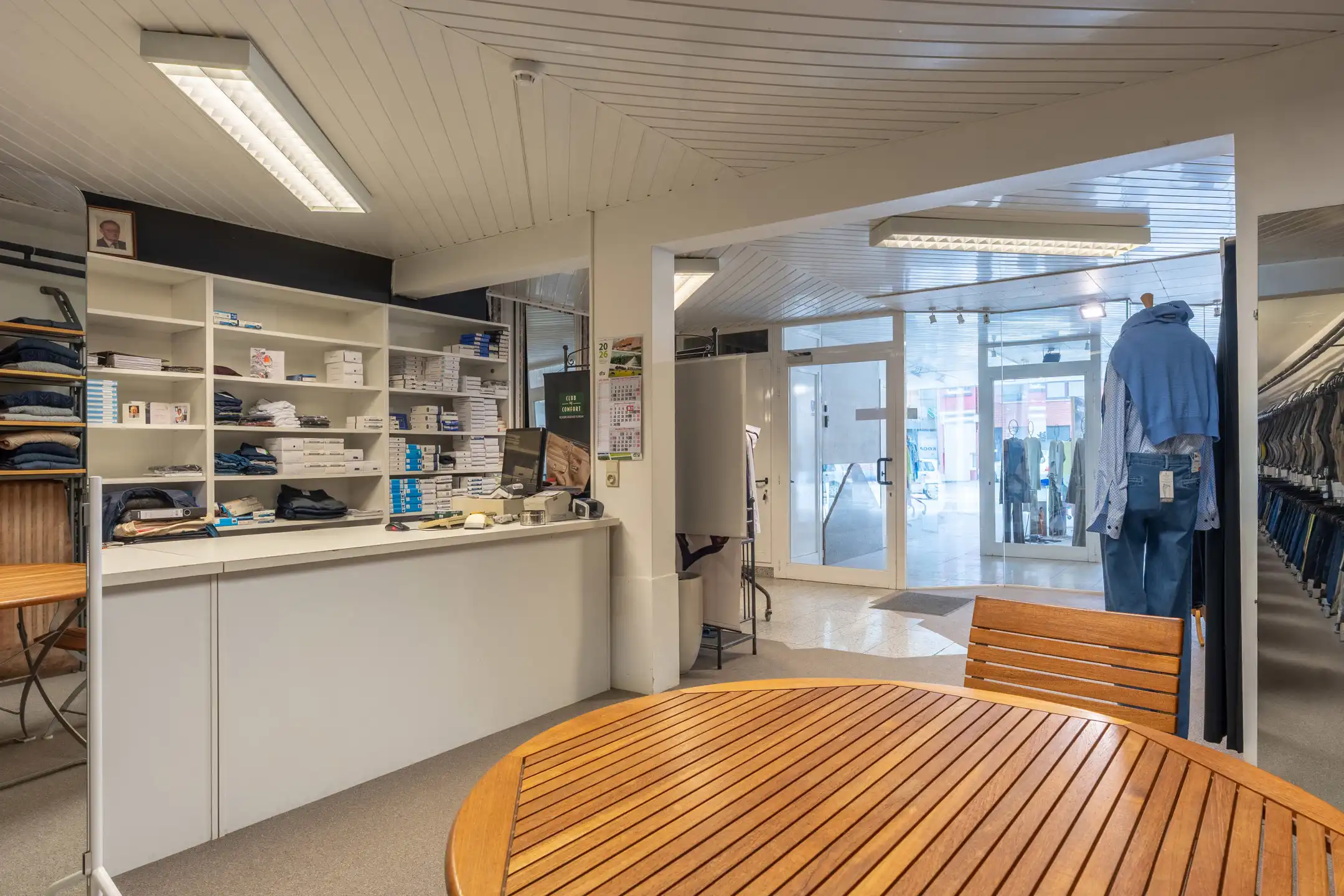 Goed gelegen gelijkvloers handelspand van maar liefst 436m² foto 5