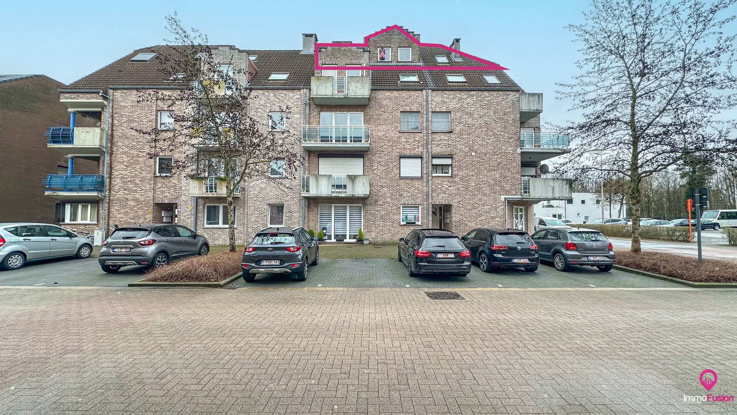 Instapklaar appartement in Genk met lift en ruime slaapkamer foto 2