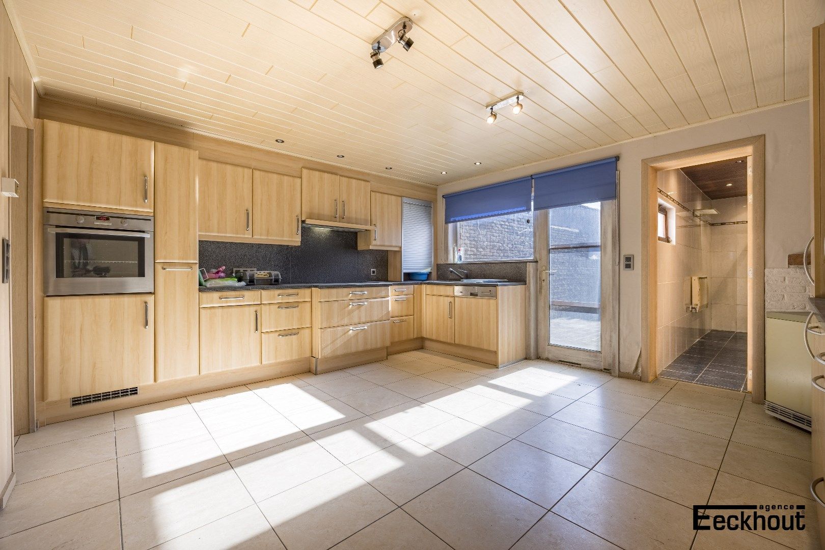 Hoofdfoto van de publicatie: Te renoveren woning met diepe, zonnige tuin