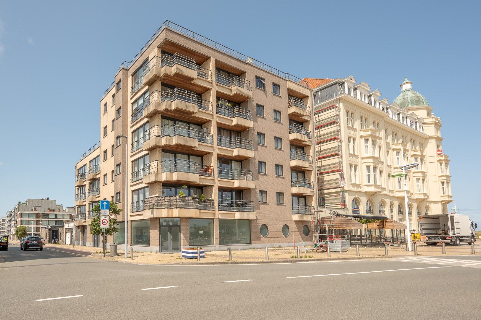 gemeubeld hoekappartement met 2 slaapkamers foto 5