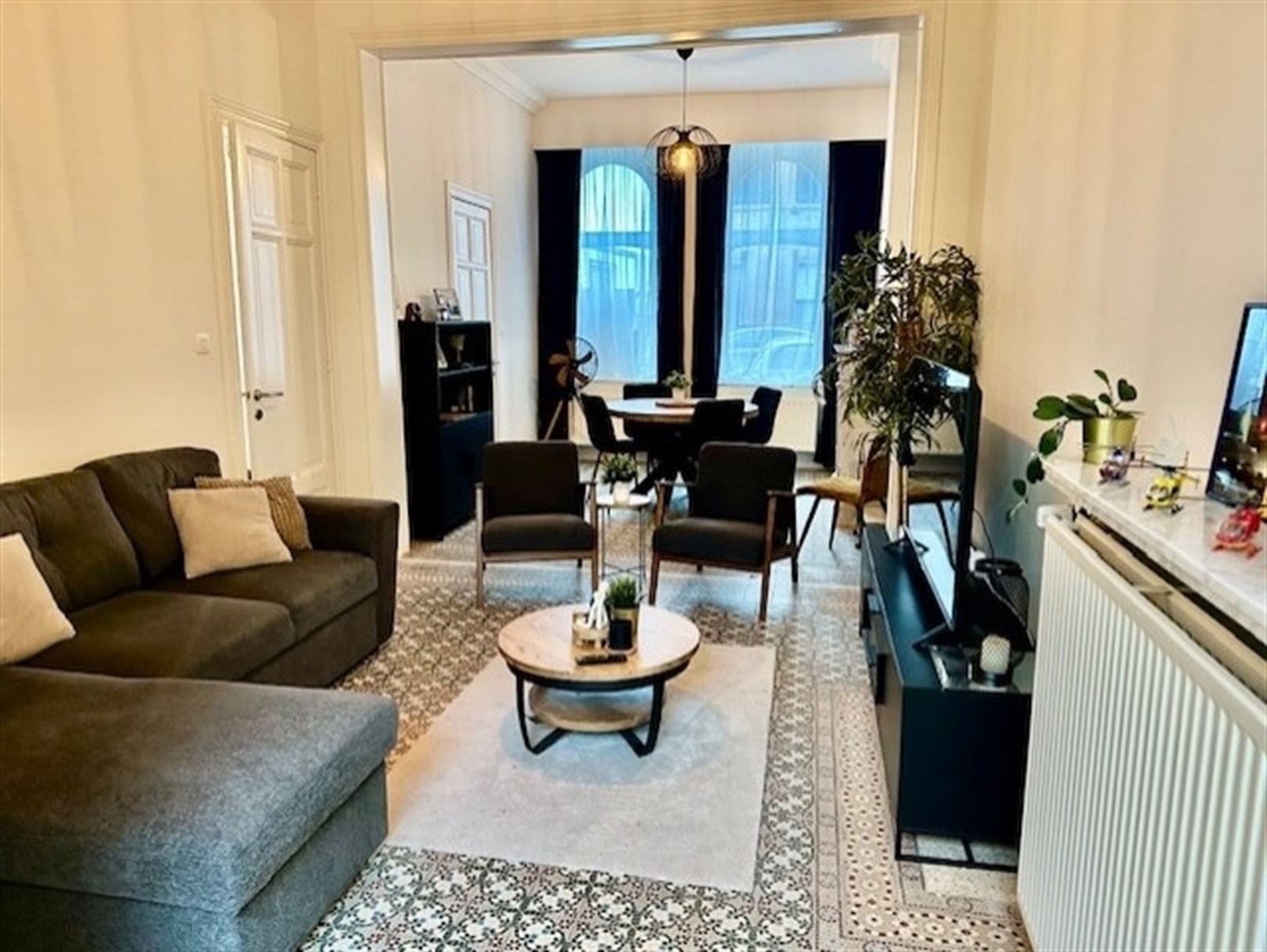 volledig gerenoveerde woning met authentieke elementen foto {{pictureIndex}}