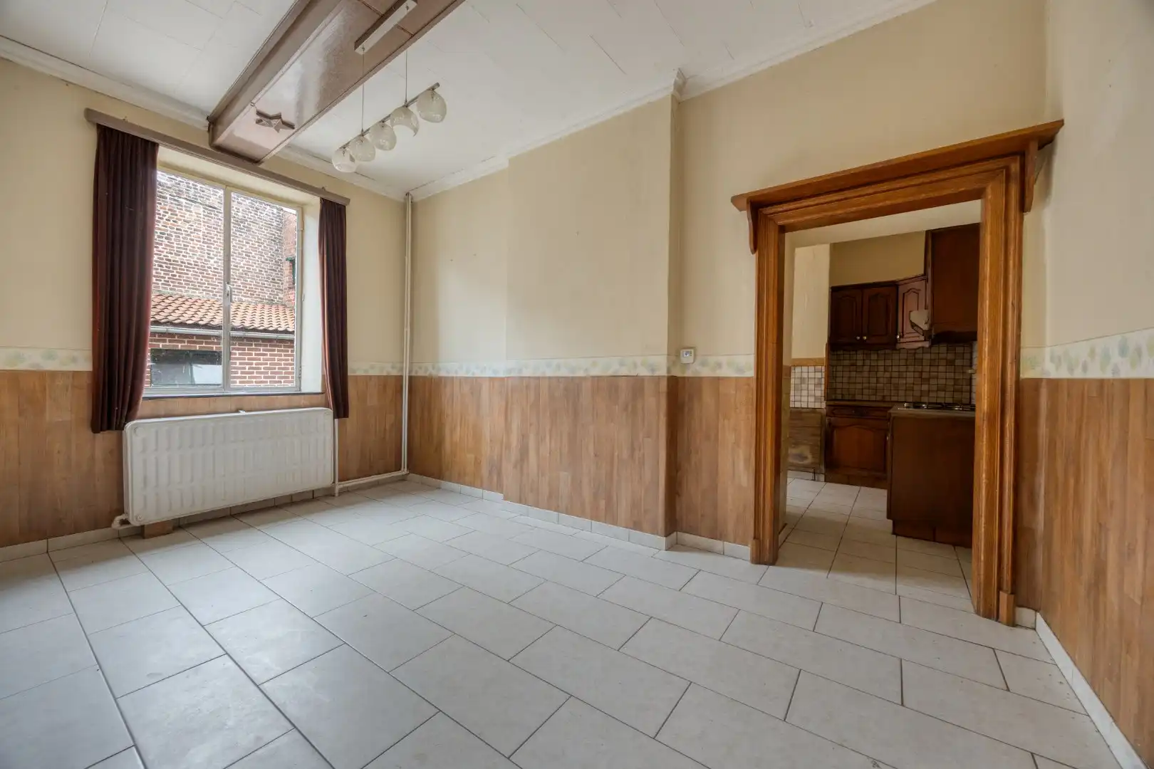 Hoevewoning met binnenkoer, stallingen en grote opslagruimte foto 6