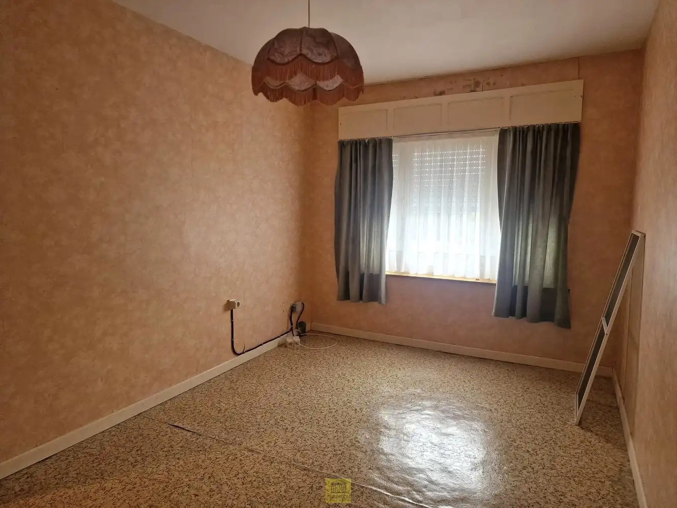 Gezinswoning met 4 slaapkamers, garage en ruime zolder (= extra kamers), rustig gelegen foto 12