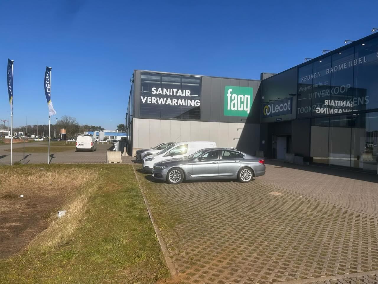 UNIEK GELEGEN MODERNE BAANWINKEL MET PARKING foto 4