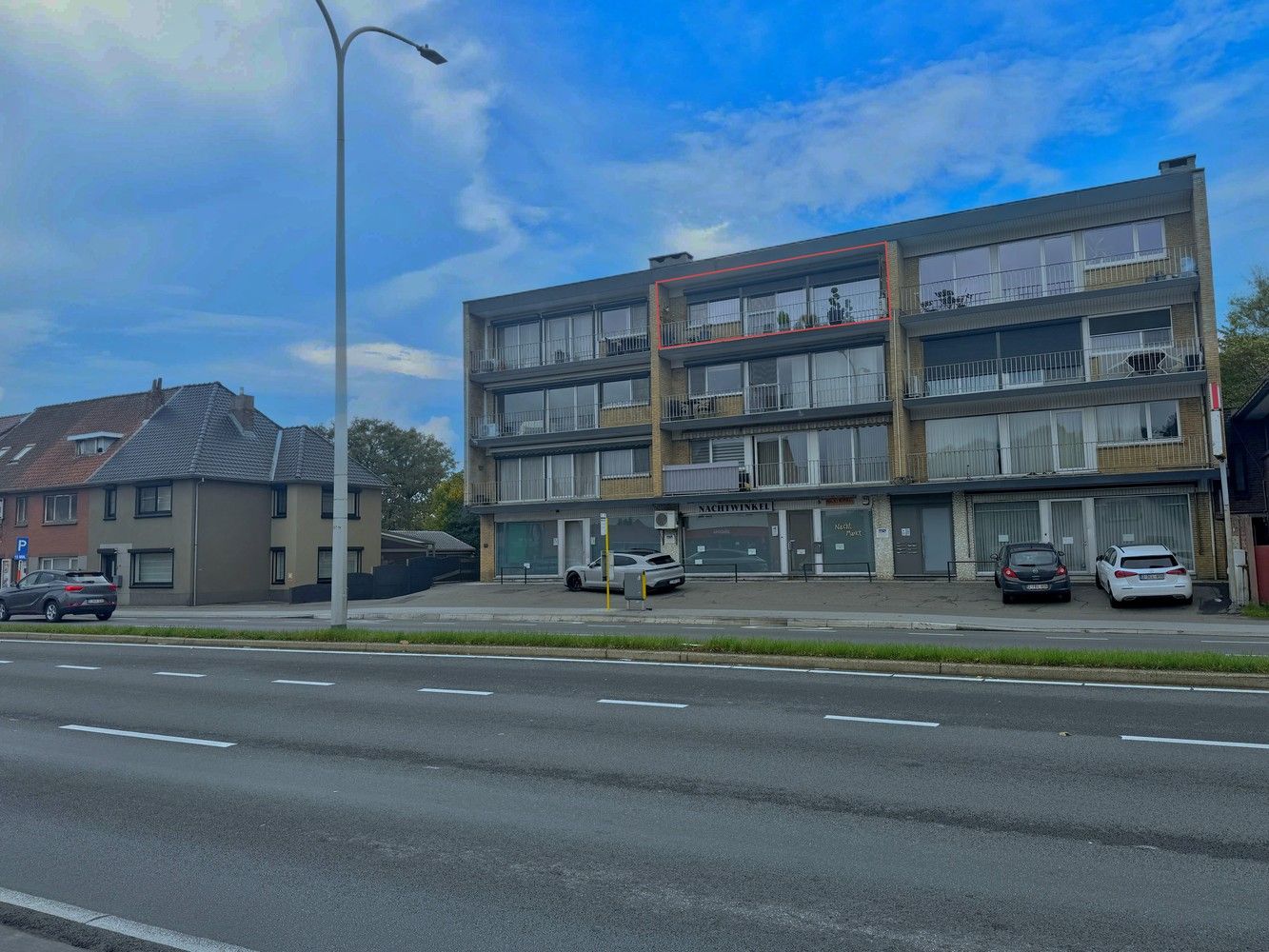 Ruim en instapklaar appartement met zonnige troeven in Houthalen-Helchteren foto {{pictureIndex}}