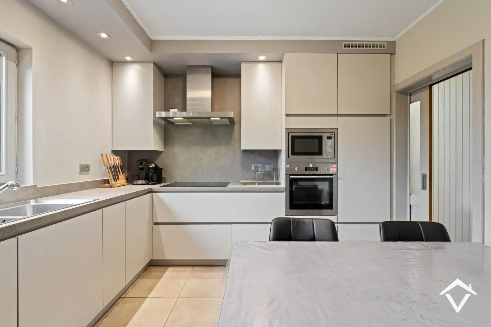 Te koop Alleenstaande woning met 3 slaapkamers en garage centraal gelegen te Wijnendale foto 14