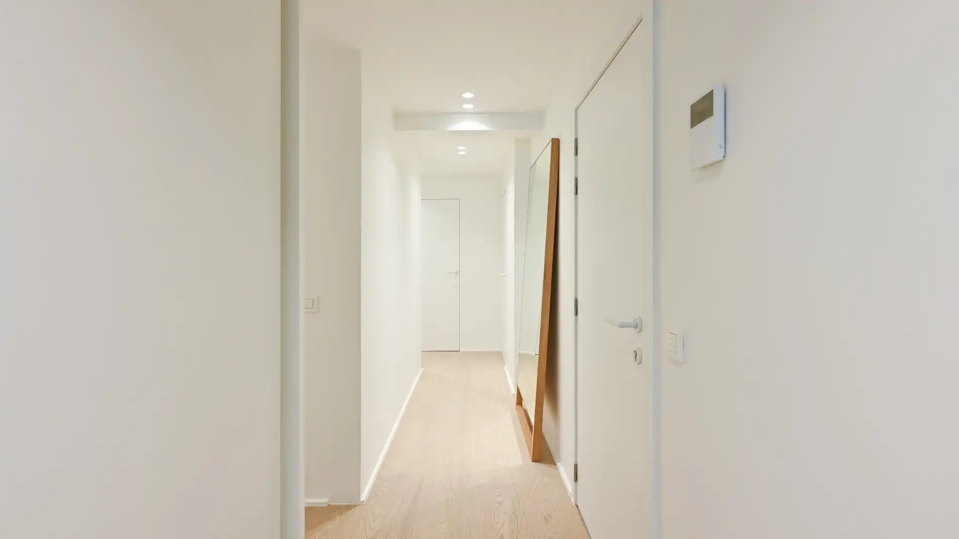 Vernieuwd en zeer zonnig appartement  met zicht op het Driehoeksplein gelegen op de Kustlaan  vlakbij  het strand. foto 21