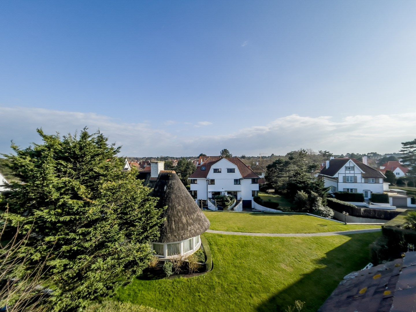 Uniek gelegen appartement (plateau) in een villa residentie met weidse zichten op enkele passen van het Albertplein en de Zeedijk.  foto 7