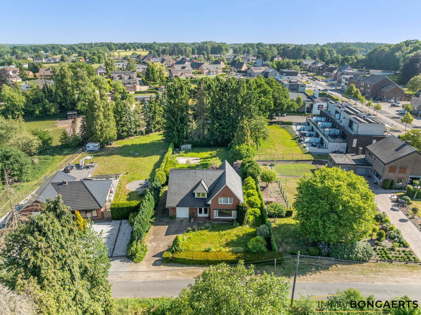 Rustig gelegen woning op een groot perceel foto 29