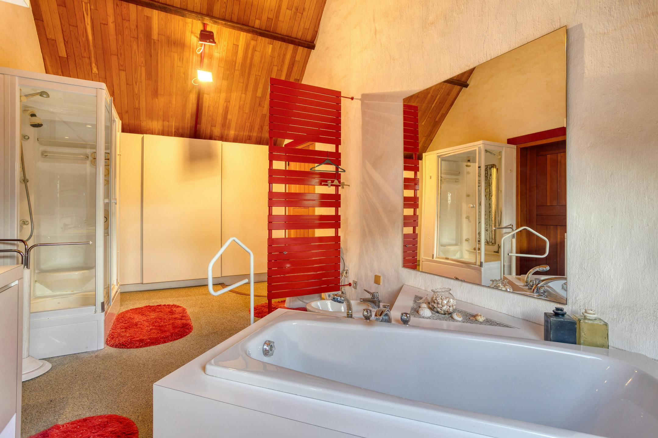 Unieke landelijke eigendom gelegen te Lo-Reninge aan het water. foto 7