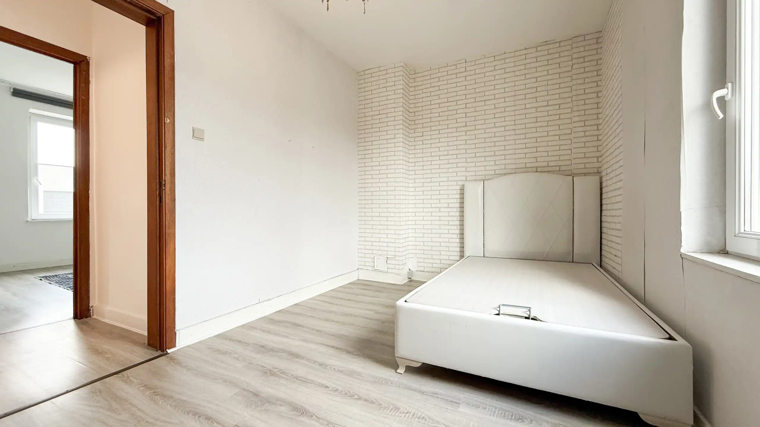 Instapklare vernieuwde woning van 170m² met 3slpks! foto 16