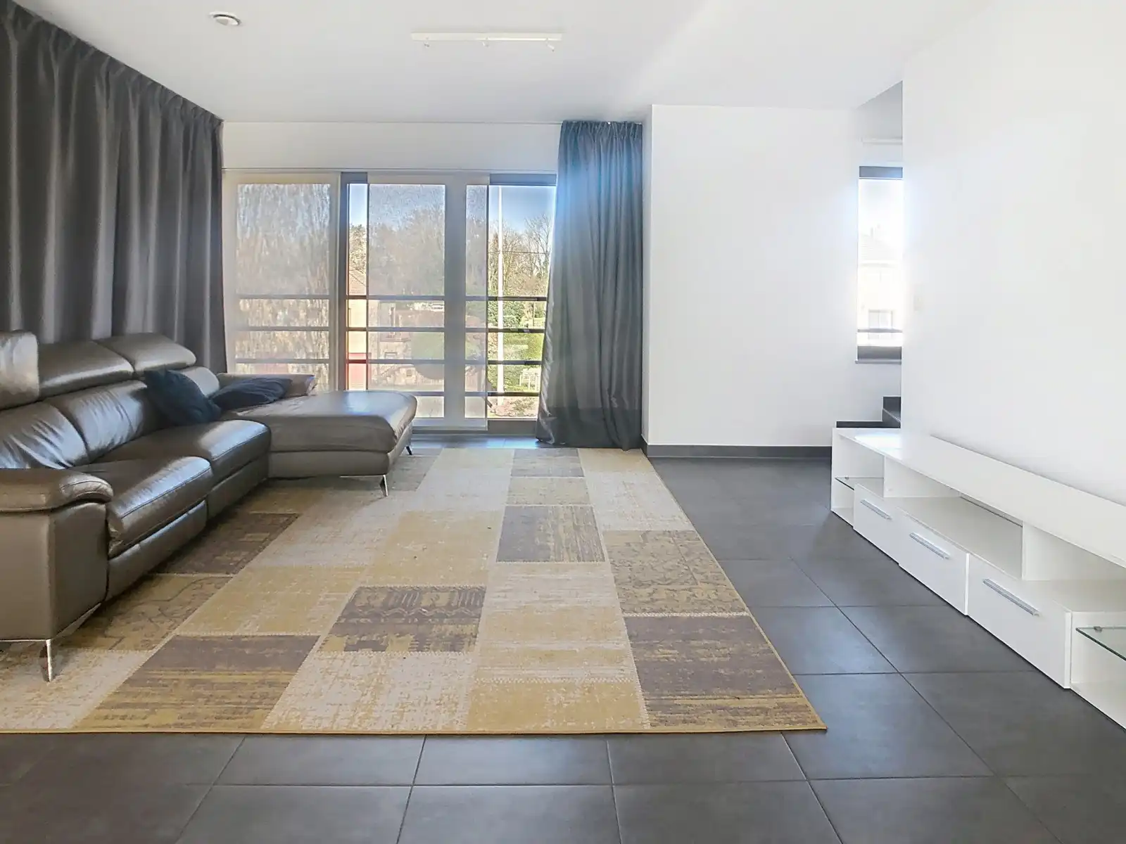 Duplex met 2 ruime slaapkamers, terras en garage foto 3