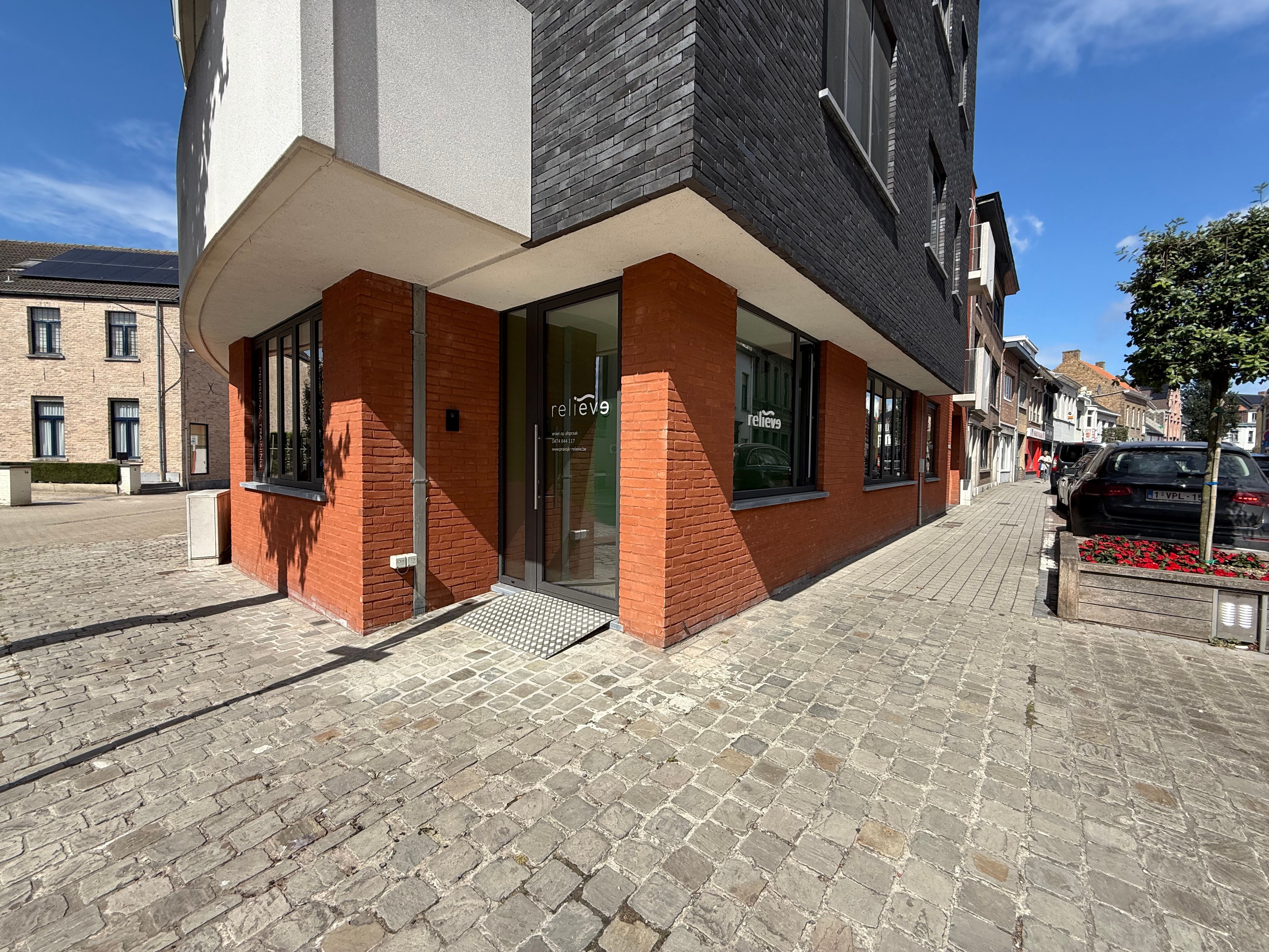 Praktijkruimte /gelijkvloers 89m² foto {{pictureIndex}}
