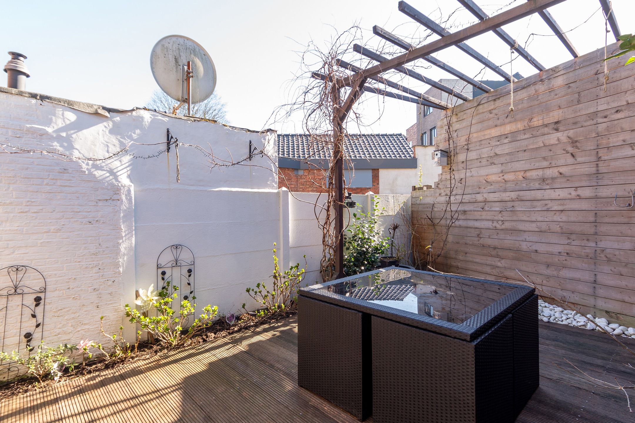 Instapklare starterswoning met garage op centrale locatie foto 6