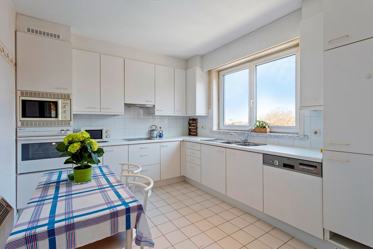 Residentieel erg ruim appartement met parkzicht en drie terrassen foto 9