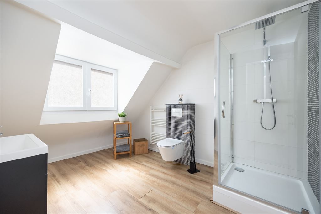 Ruime gerenoveerde woning met alle comfort foto 20