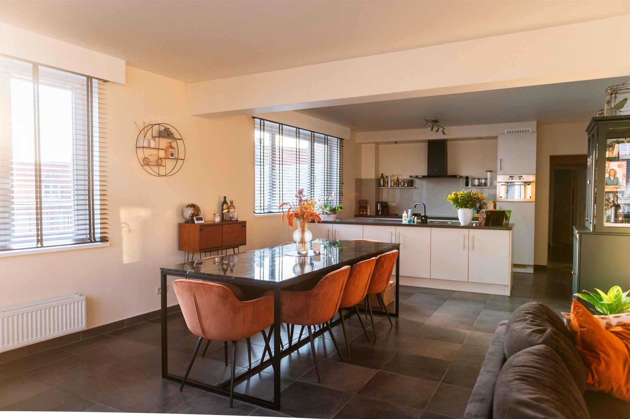 Ruim 2-slaapkamer appartement met terras te Turnhout. foto 4