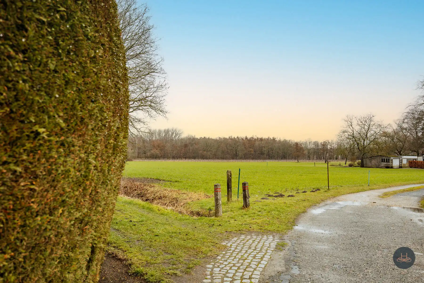 Rustig gelegen bouwgrond in doodlopende straat foto {{pictureIndex}}