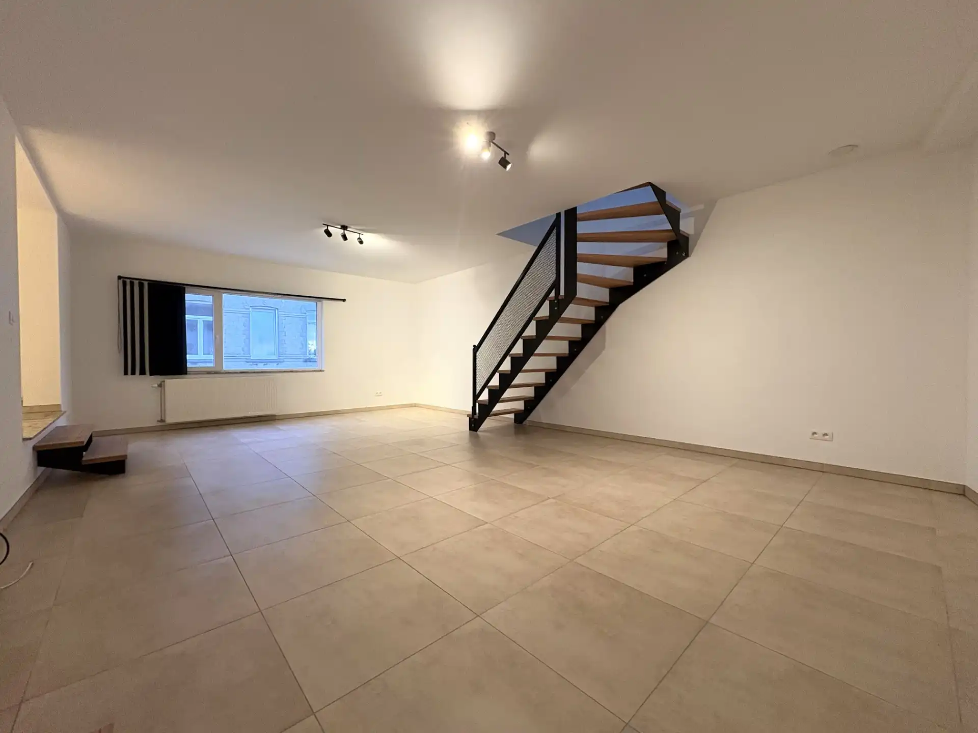 Klassevolle nieuwbouwwoning pal in centrum Brakel. foto 3