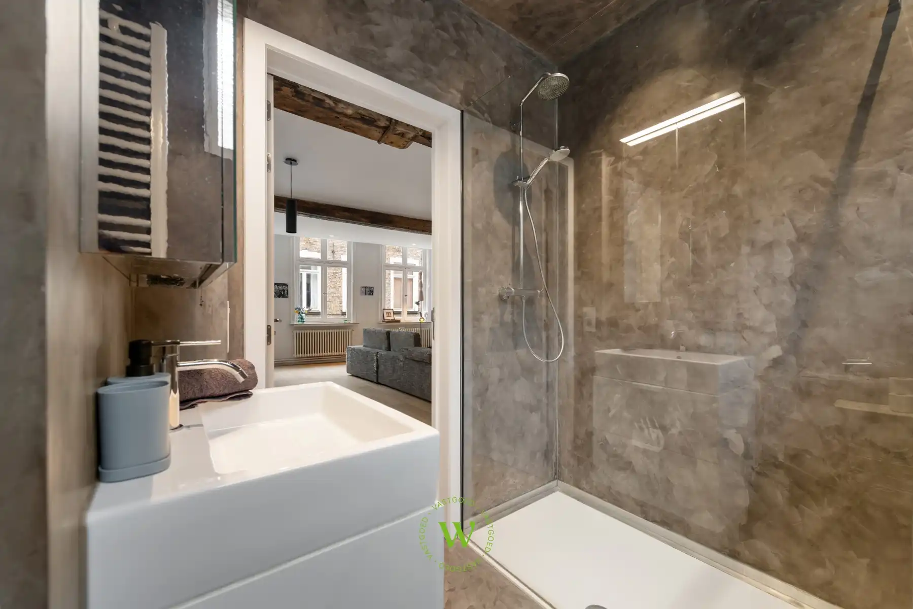 Karaktervolle bel-étagewoning op een toplocatie in Brugge. foto 14