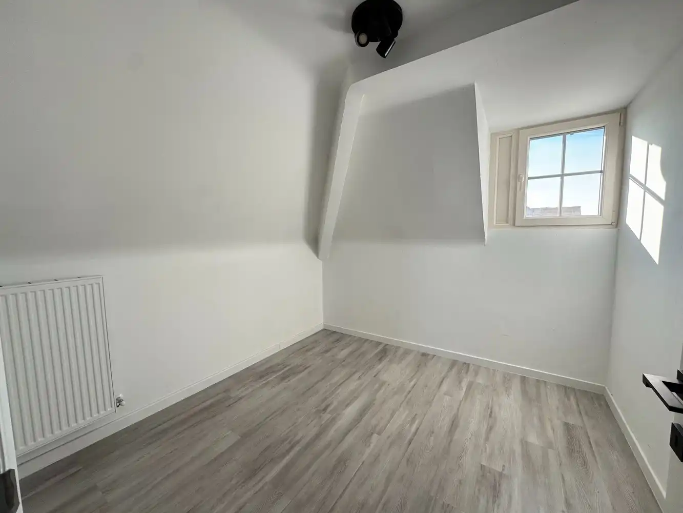 GERENOVEERDE, INSTAPKLARE WONING (H.O.B.) foto 10