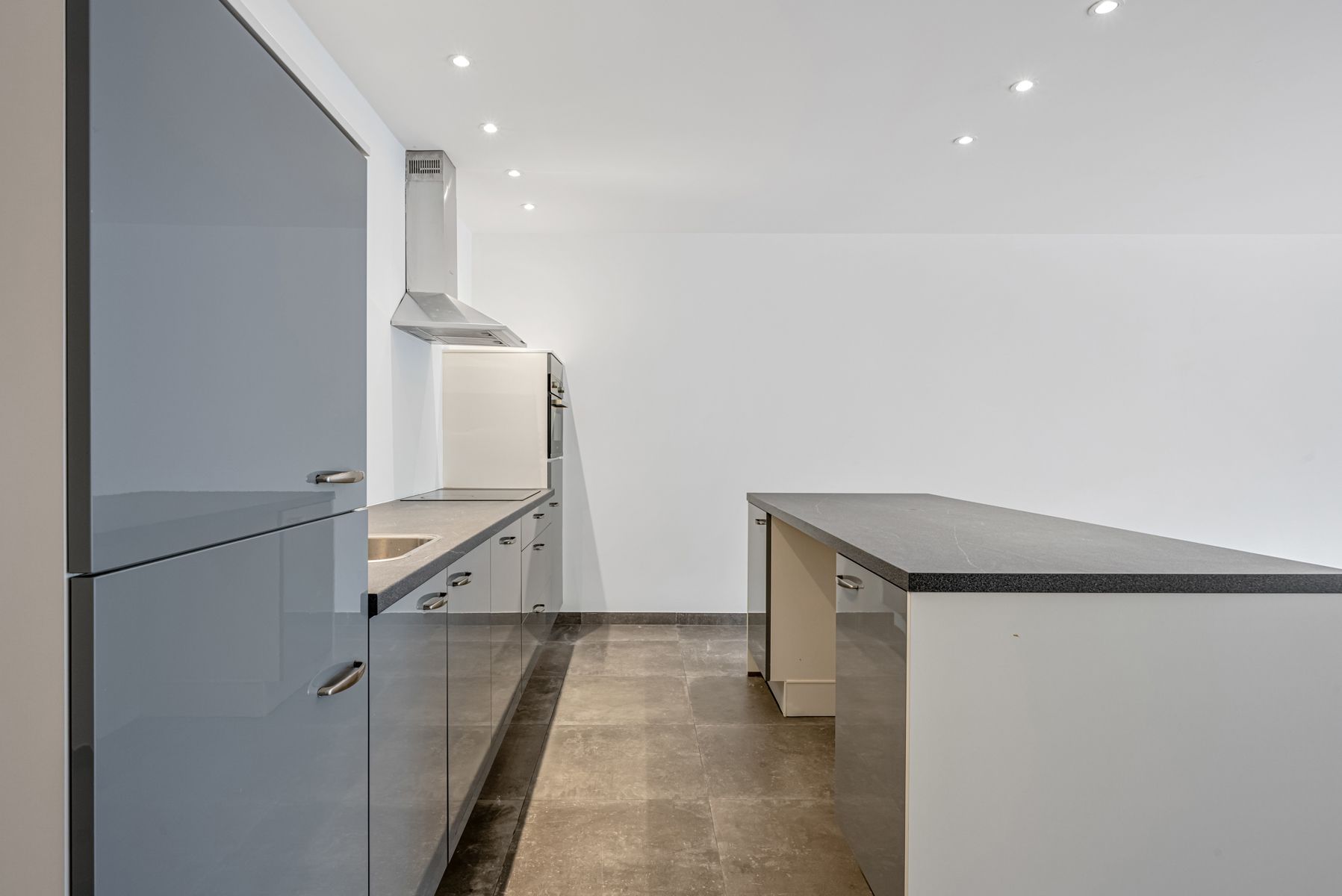 Lichtrijk gelijkvloers appartement met terras op toplocatie! foto 5