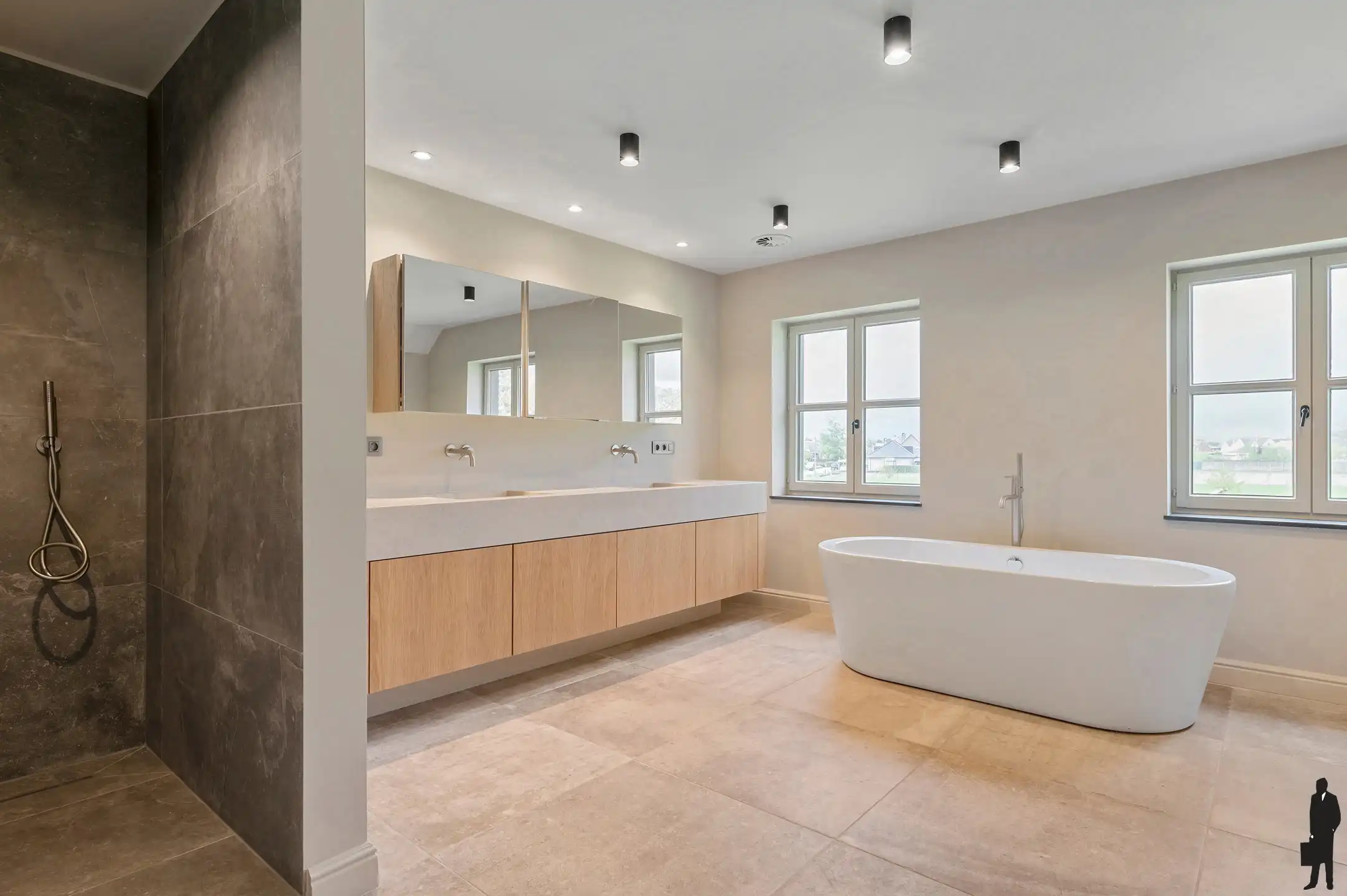 Hoogwaardig, gerenoveerde villa op een perceel van 3.552m² foto 22